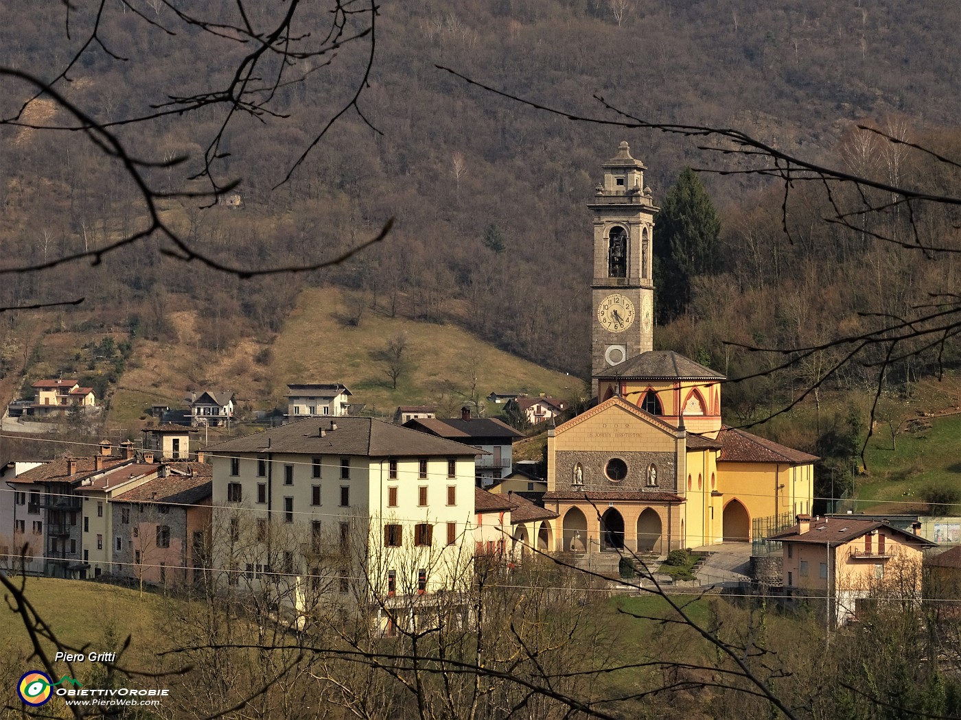 54 Zoom sulla chiesa di Poscante.JPG